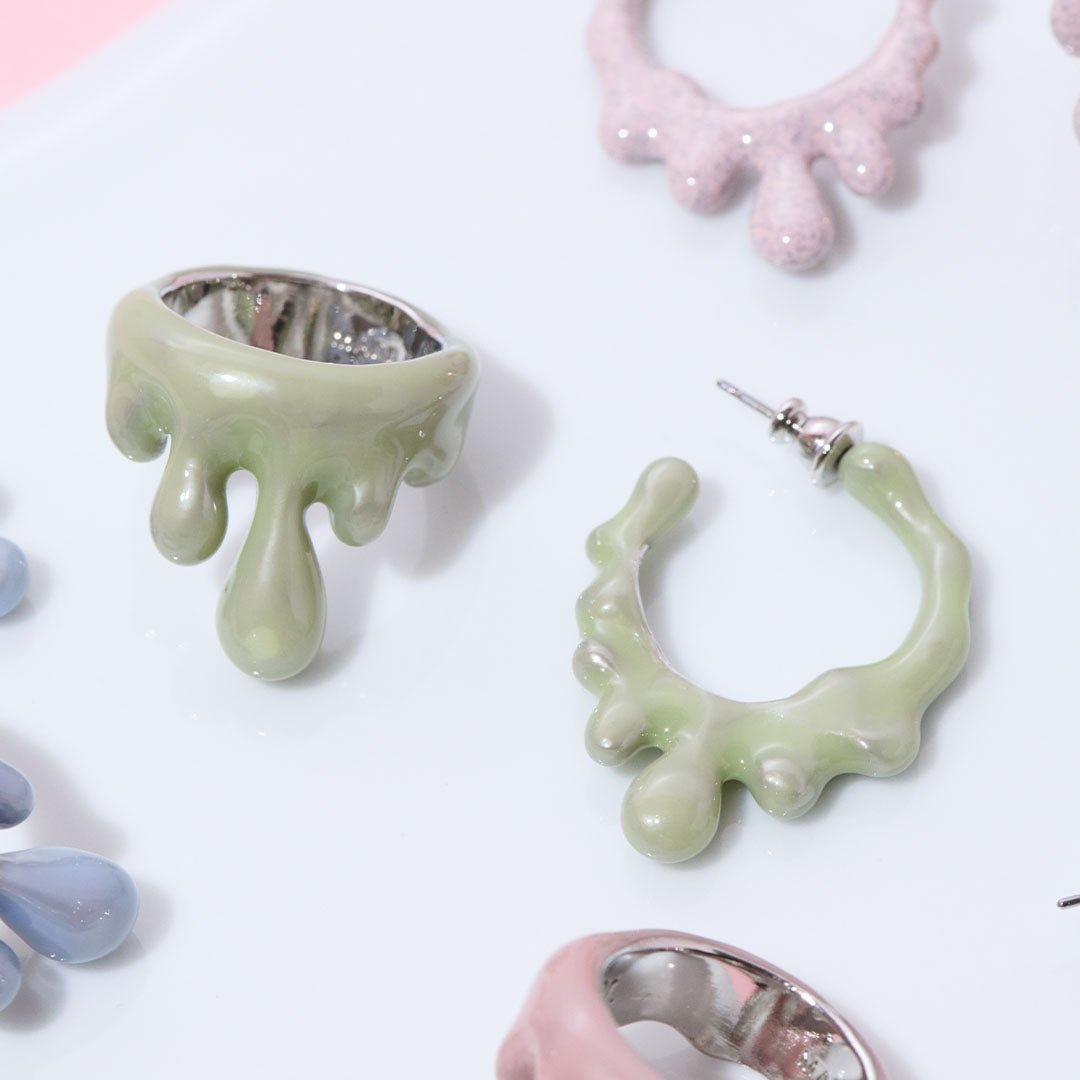 Melty Melt Hoop Pierced Earring (Pale Green / 1 Piece)【Japan Jewelry】