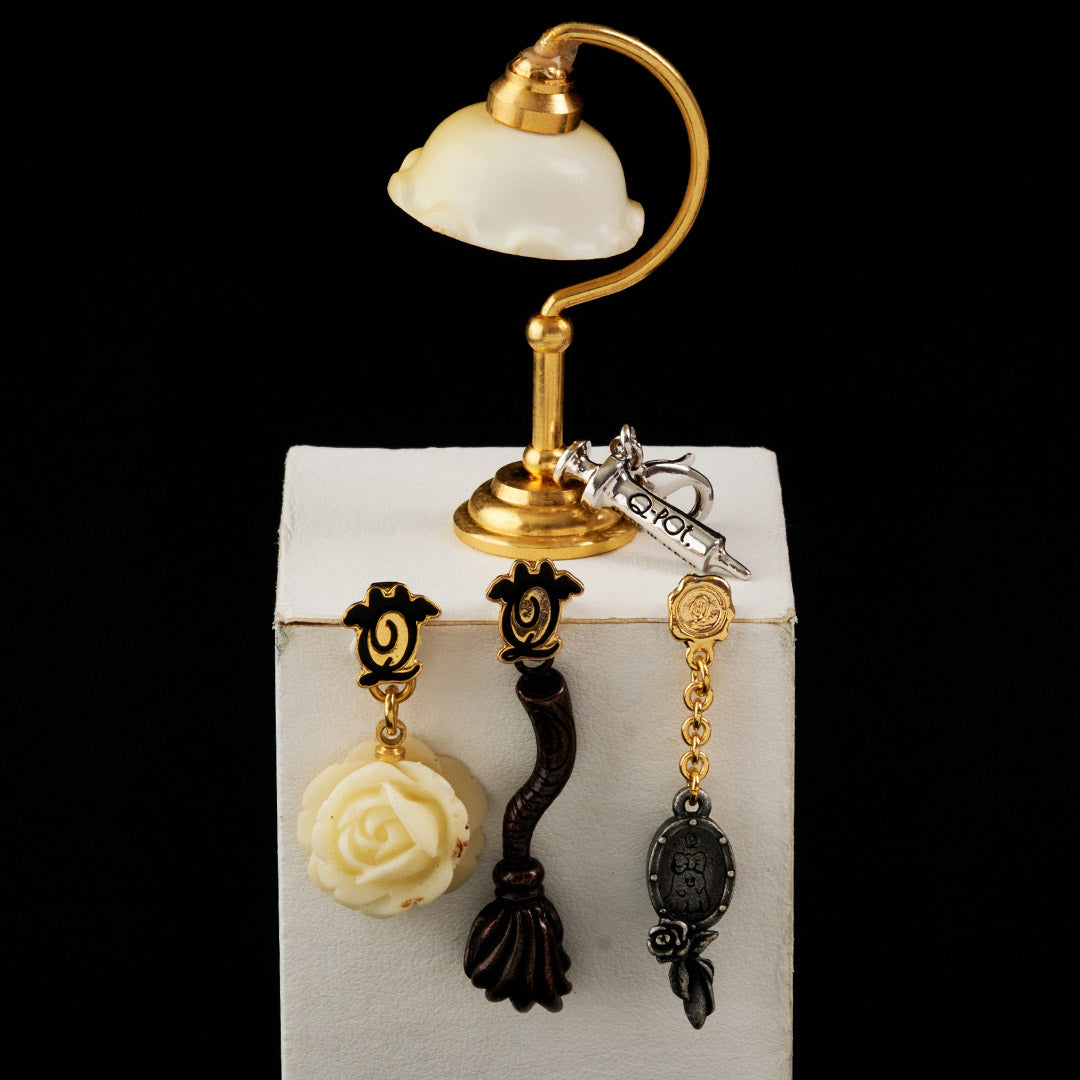 Q Bouquet of White Rose Charm【Japan Jewelry】