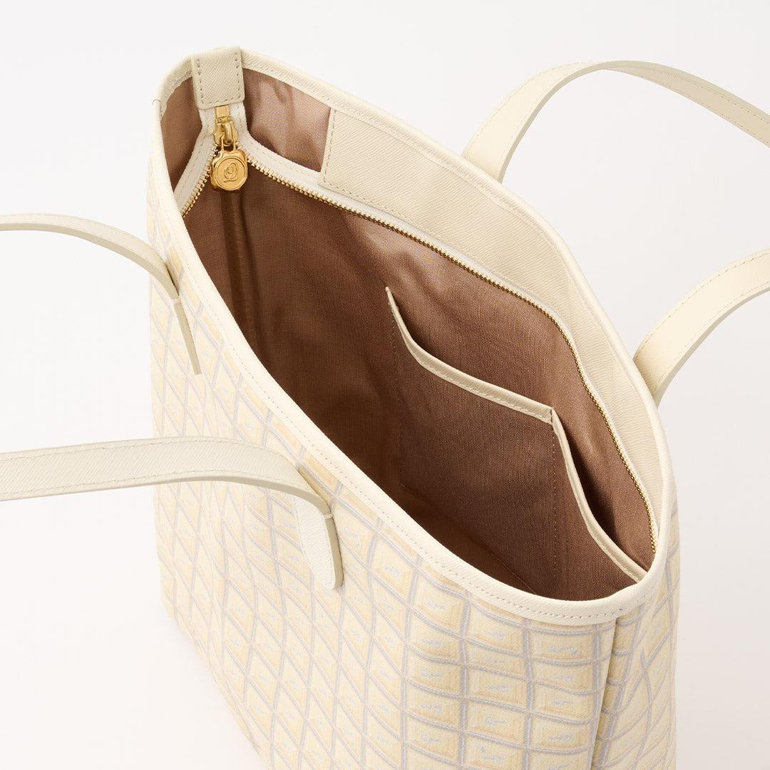 White Chocolate Zip Leather Tote Bag【Japan Jewelry】