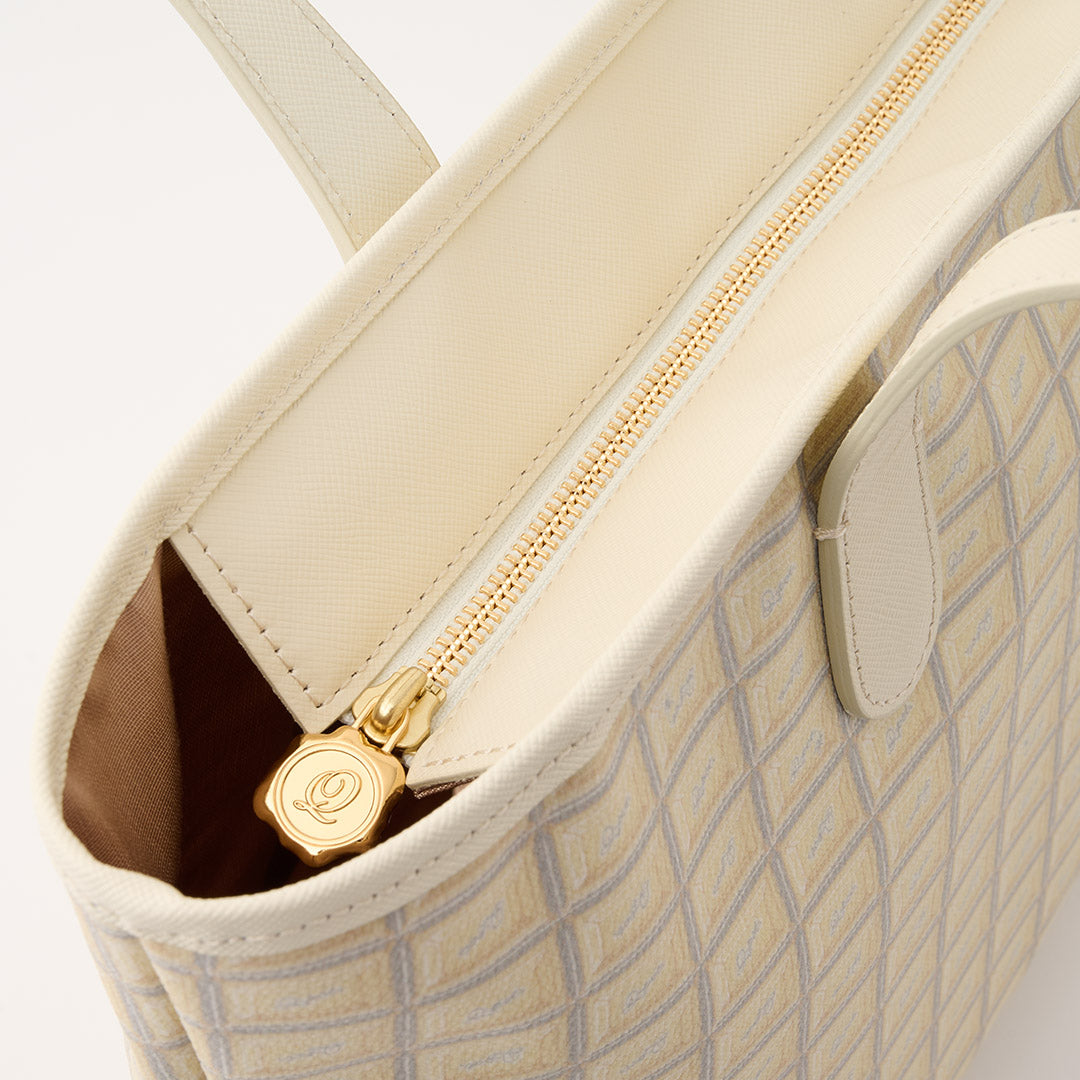 White Chocolate Zip Leather Tote Bag【Japan Jewelry】