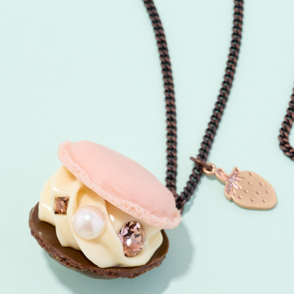 【Online Exclusive】Strawberry Chocolate Macaron Necklace【Japan Jewelry】