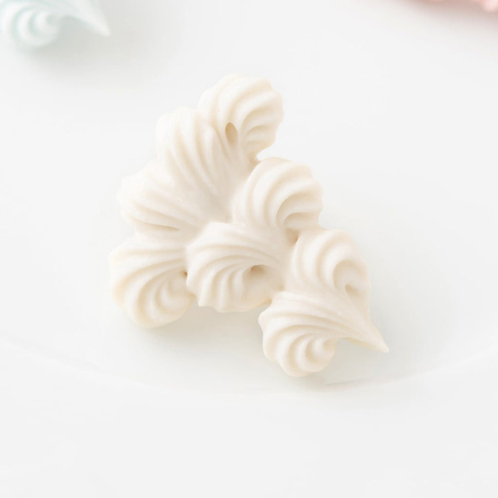 Elegant Buttercream Clip-On Earring (White / 1 Piece)【Japan Jewelry】