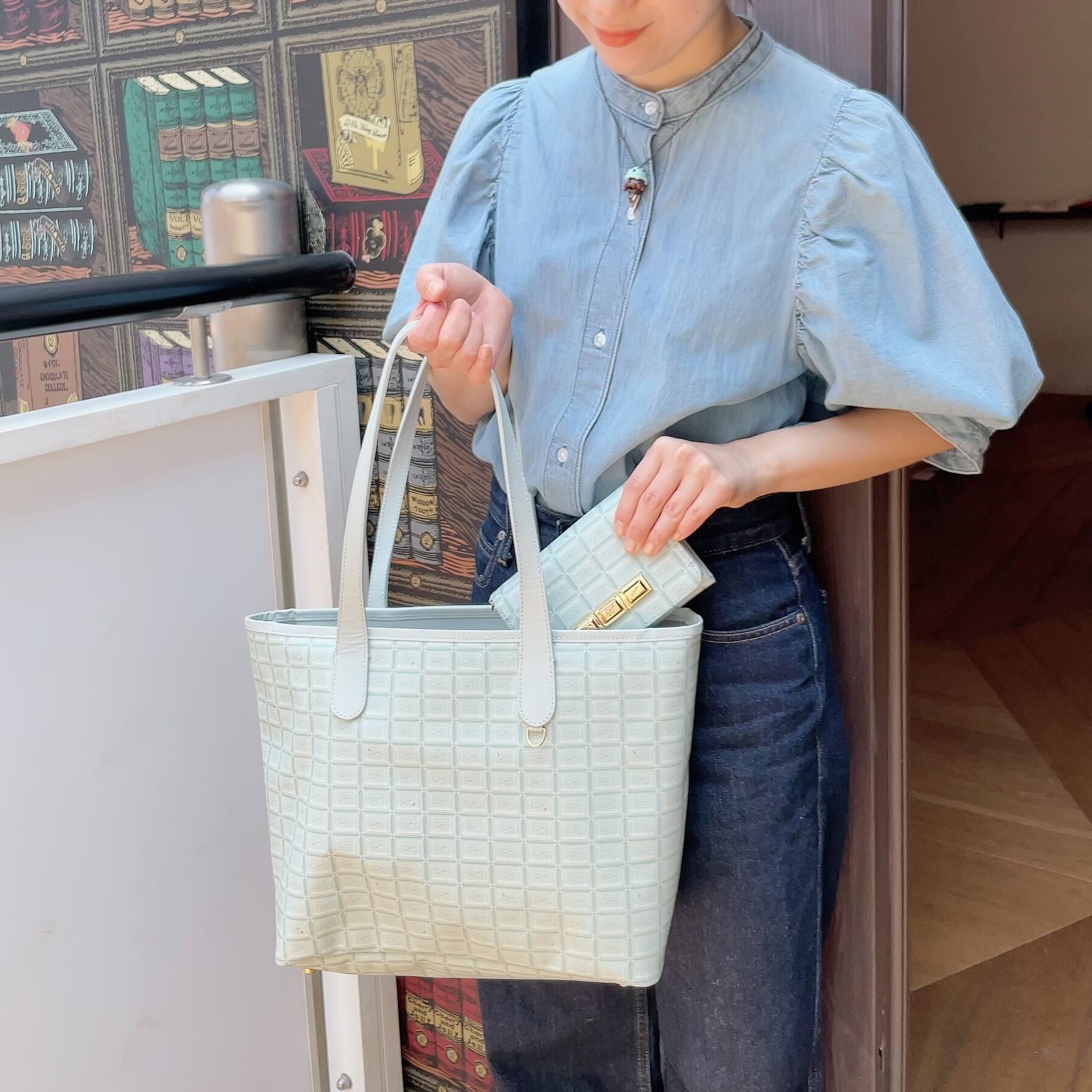 Mint Chocolate Zip Leather Tote Bag【Japan Jewelry】