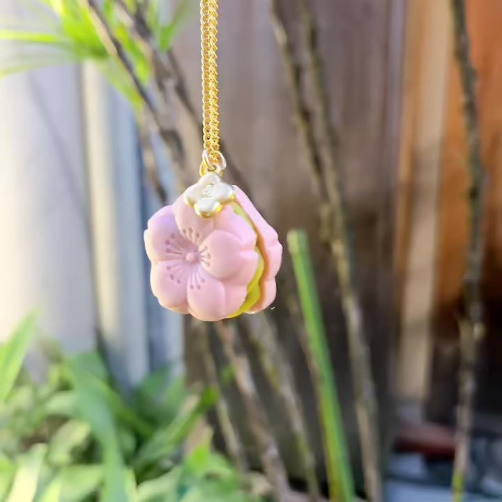 SAKURA Monaka Necklace (Green)【Japan Jewelry】 – Japan Jewelry