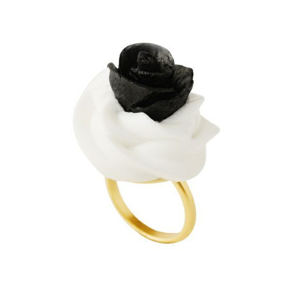 Classic Rose Whipped Cream Ring (Black)【Japan Jewelry】