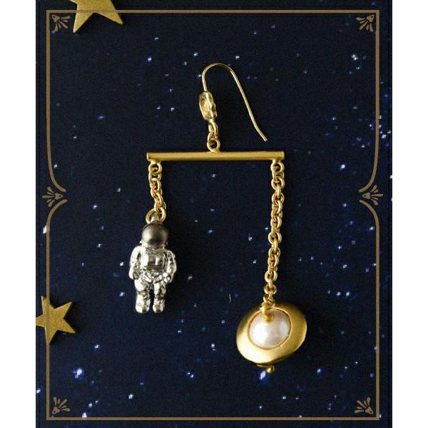 Milky Way Spacewalk Pierced Earring (1 Piece)【Japan Jewelry】
