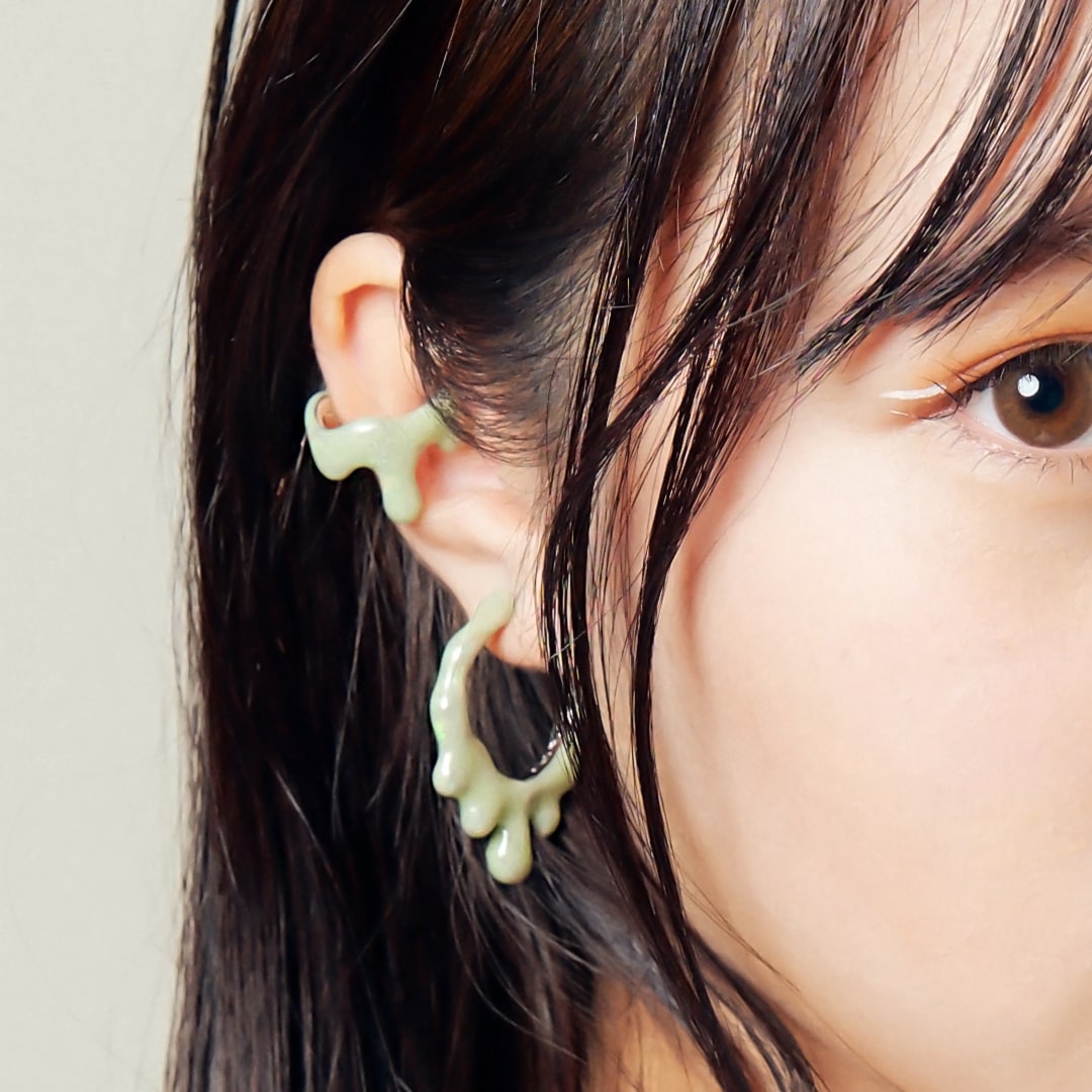Melty Melt Hoop Pierced Earring (Pale Green / 1 Piece)【Japan Jewelry】