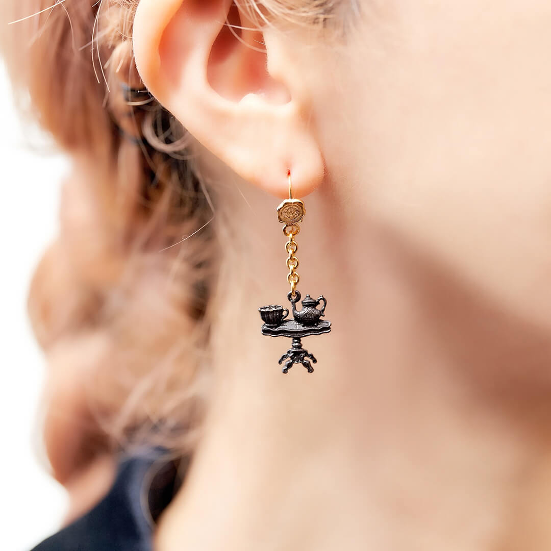 Floating Table Pierced Earring (1 Piece)【Japan Jewelry】