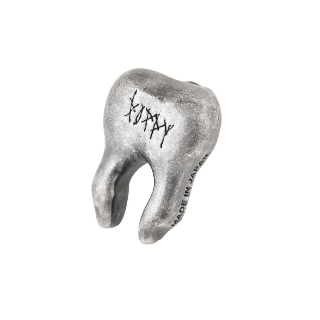 【Poppy × Q-pot.】Tooth Pierced Earring (Antique Silver / 1 Piece)