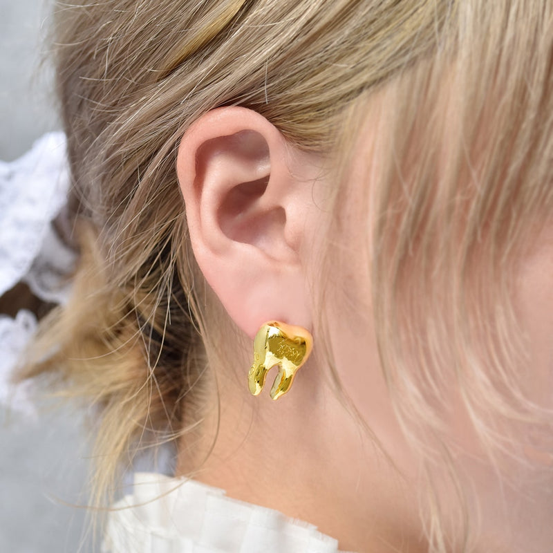 【Poppy × Q-pot.】Tooth Pierced Earring [Gold] (1 Piece)