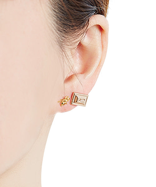 Ant Pierced Earring (Gold / 1 Piece)【Japan Jewelry】