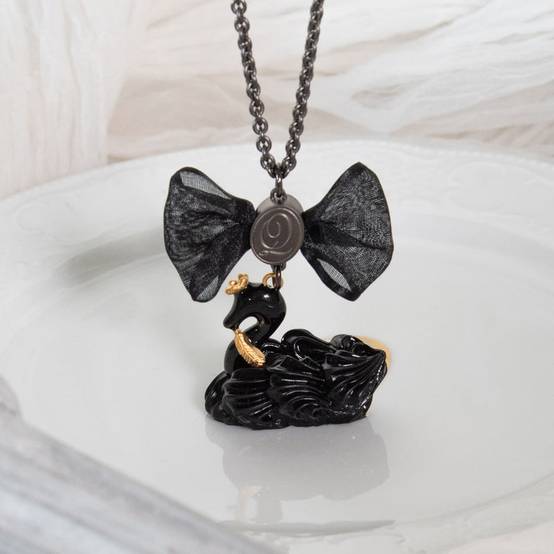 Black Swan Cream Cake Necklace【Japan Jewelry】