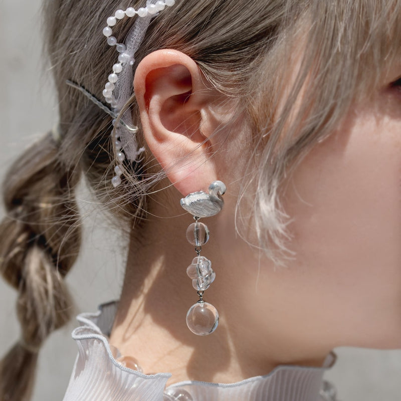 Swan Lake Pierced Earrings (Pair)【Japan Jewelry】