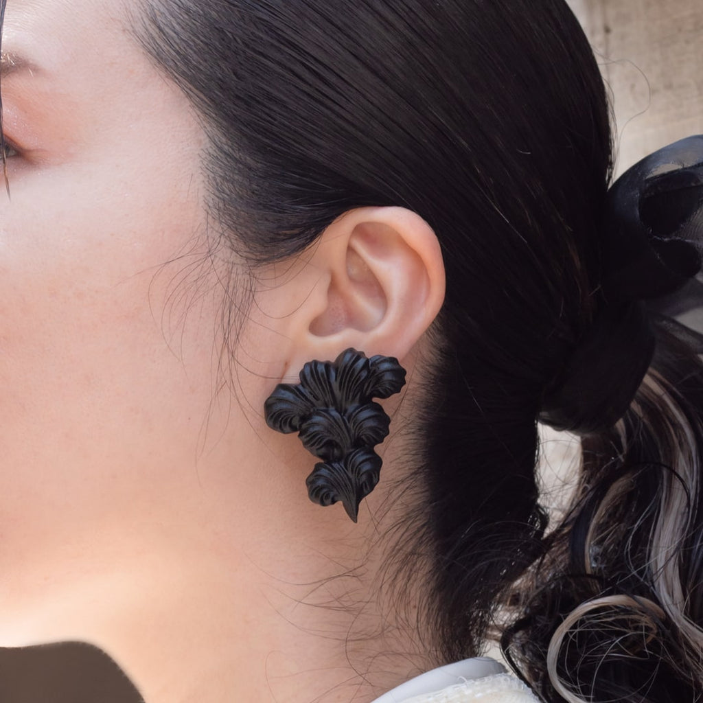 Elegant Buttercream Pierced Earring (Black/1 Piece)【Japan Jewelry】