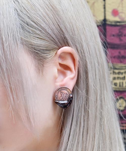 【Harry Potter × Q-pot. collaboration】Gringotts Bank Chocolate Coin Pierced Earring (1 Piece)【Japan Jewelry】