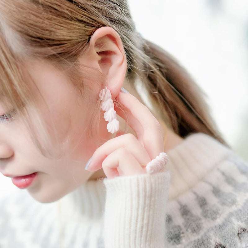 Strawberry Sugar Snow Whipped Cream Line Pierced Earring (1 Piece)【Japan Jewelry】