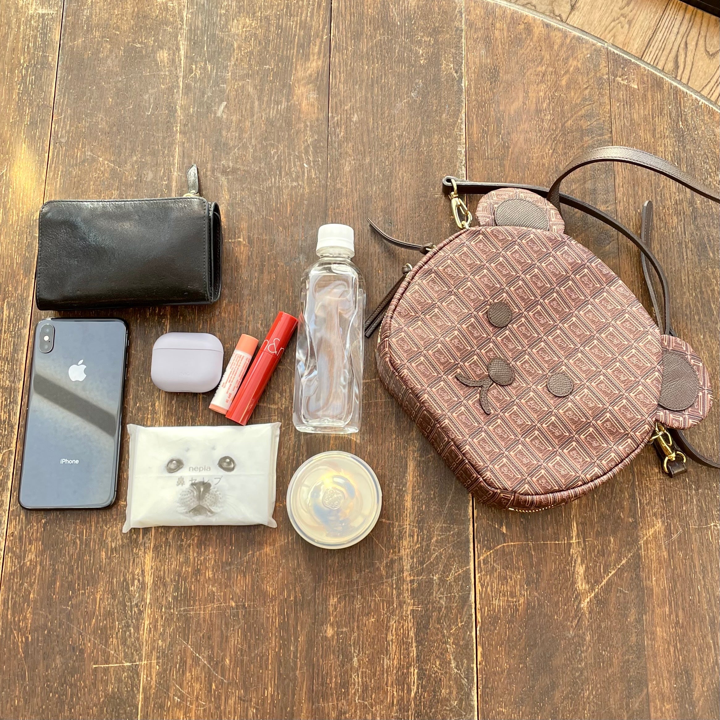 キューポットベアショルダー Bitter Chocolate Bear Crossbody Bag【Japan Jewelry】 – Japan