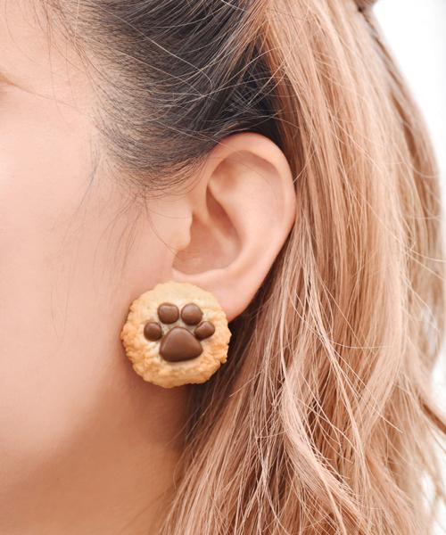 Teddy Bear's Paw Milk Cookie Pierced Earring (1 Piece)【Japan Jewelry】