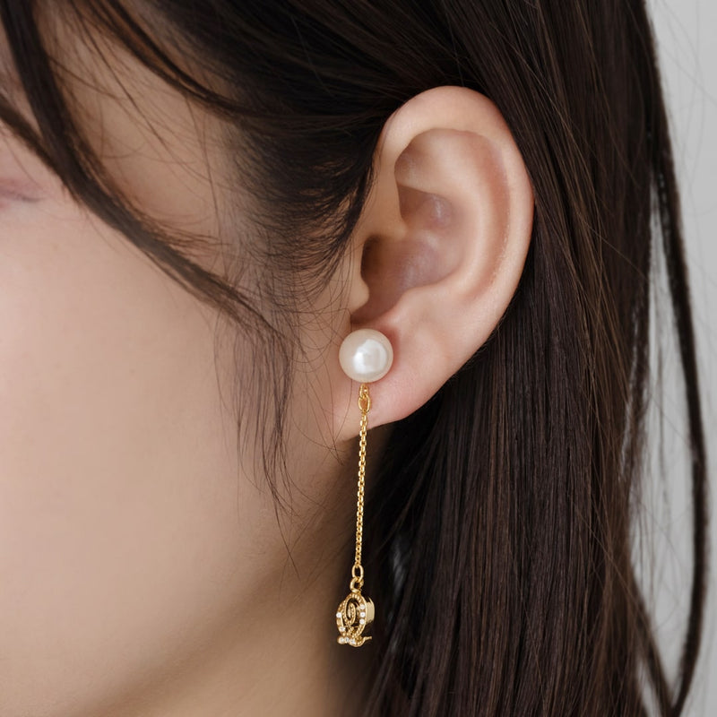 Q Pearl Pierced Earrings (Classic Crystal / Pair)【Japan Jewelry】