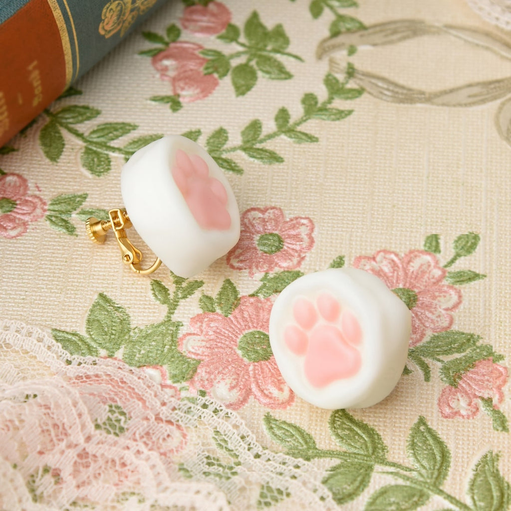 Cats' Squishy Paws Soft Candy Clip-On Earrings (Pair)【Japan Jewelry】