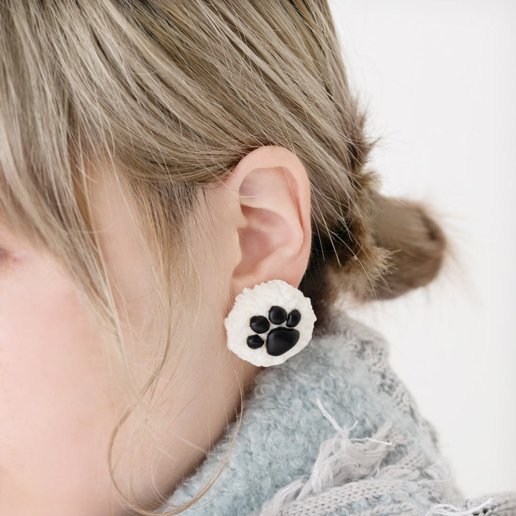 Polar Bear's Paw White Chocolate Cookie Clip-On Earring (1 Piece)【Japa –  Japan Jewelry Brand Q-pot. International Online Shop