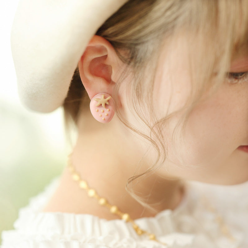 The Strawberry Macaron Pierced Earring (Pink/1 Piece)【Japan Jewelry】