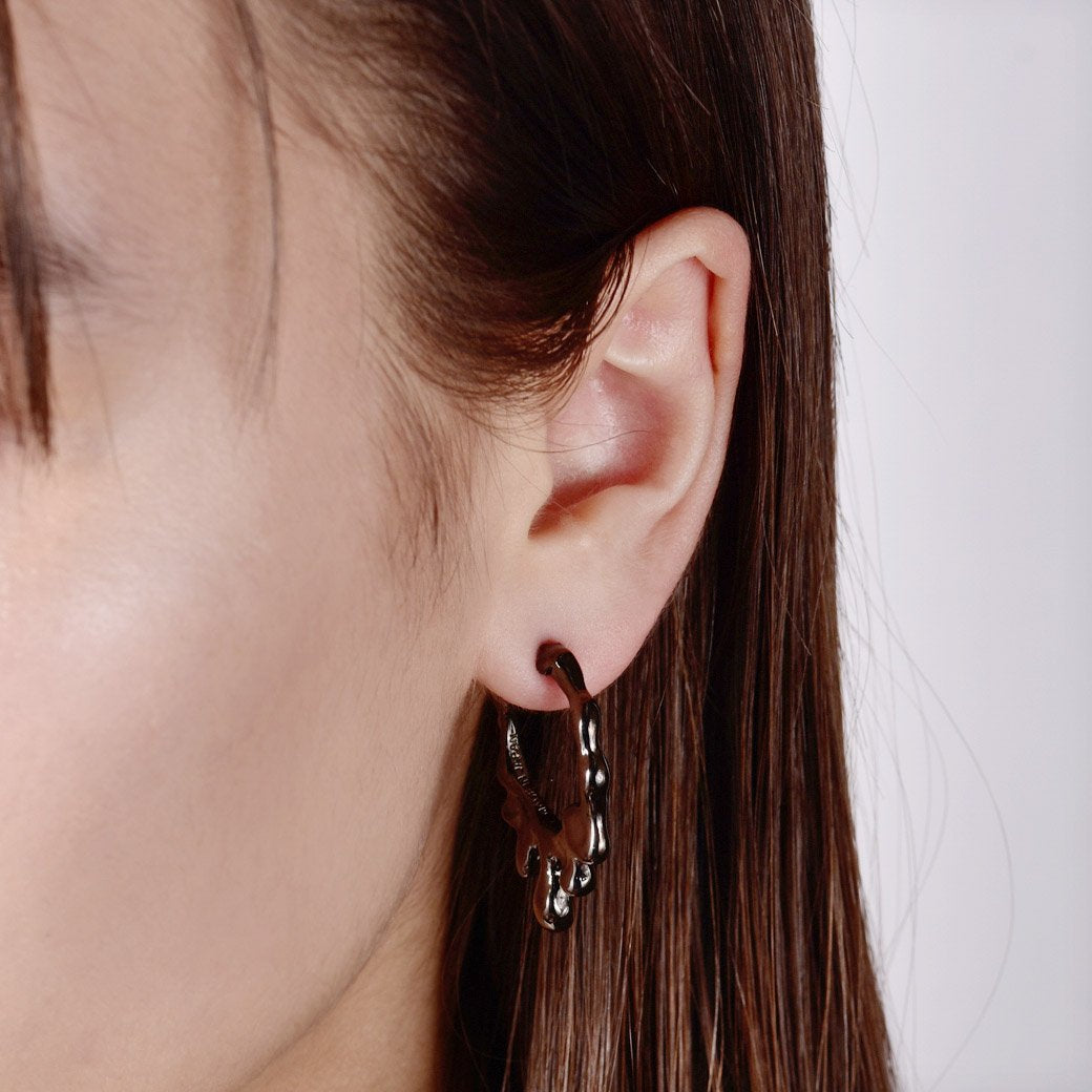 Melty Melt Hoop Pierced Earring (Black / 1 Piece)【Japan Jewelry】