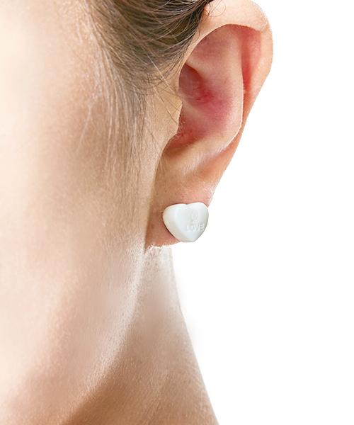 Love Tablet Pierced Earring (White / 1 Piece)【Japan Jewelry】